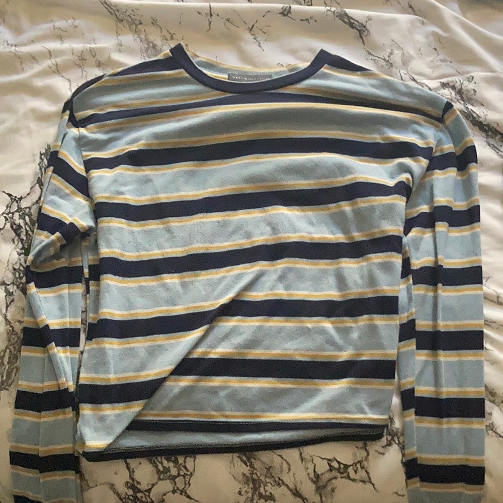 Cropped long sleeve shirt